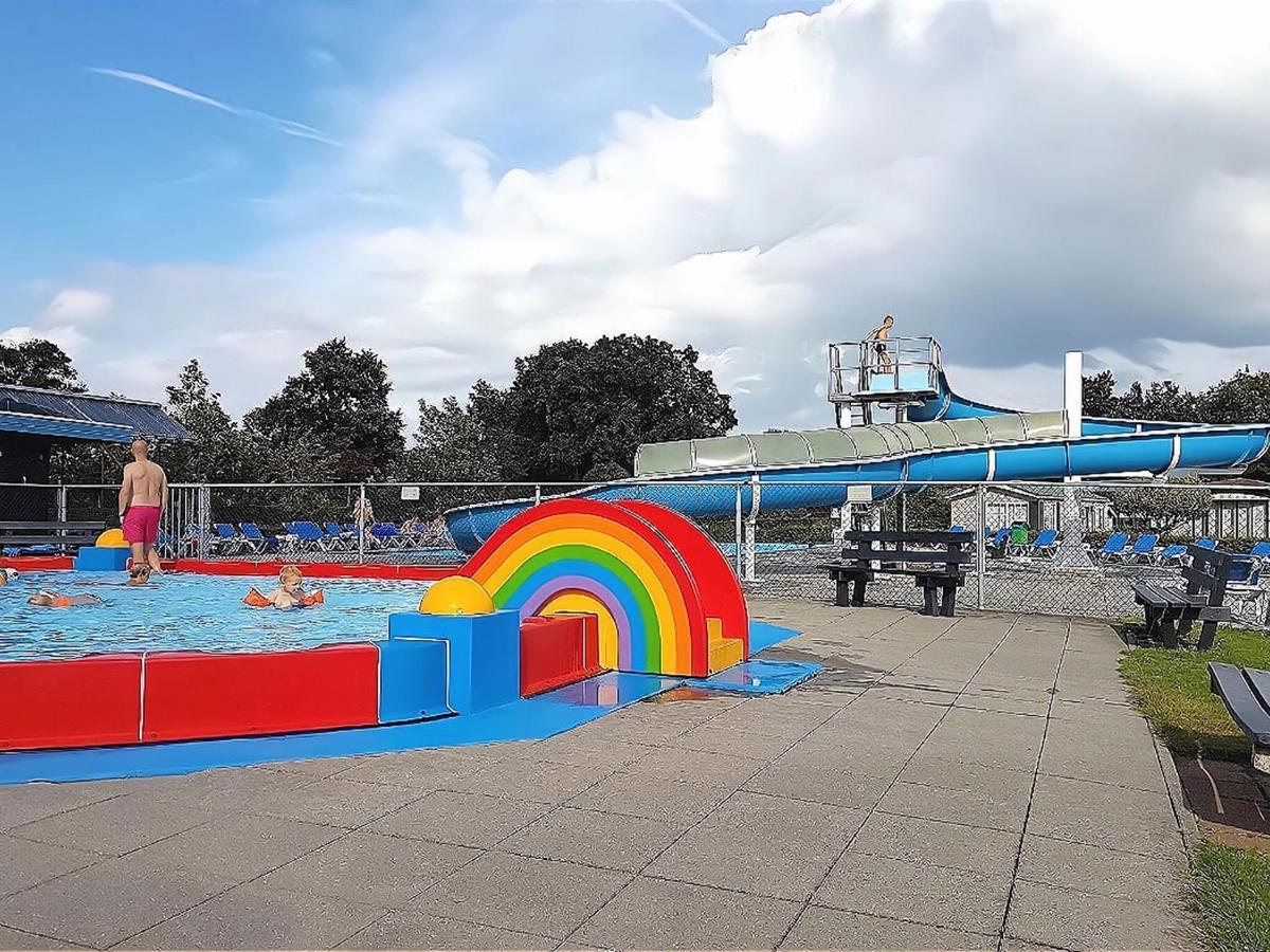 Vakantiehuis Peaceful With Shared Pool