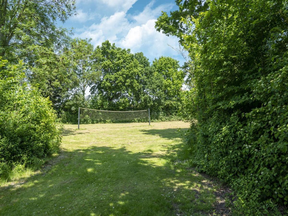 Vakantiehuis Peaceful With Shared Pool